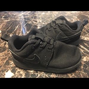 Nike Kid's Roshe One Running Shoe